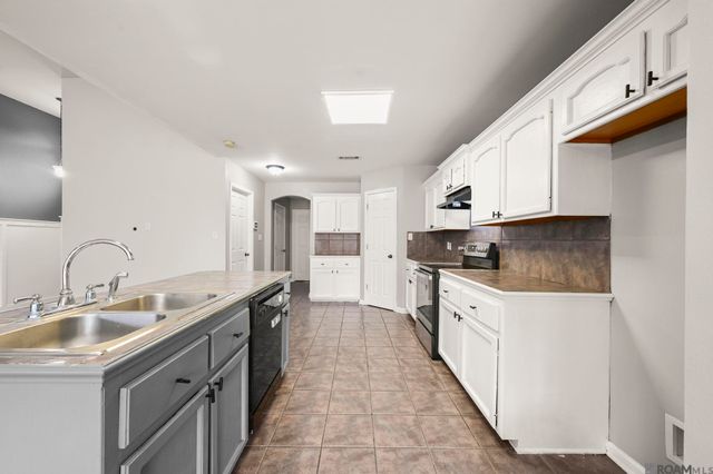 9911 Asheville Dr, Denham Springs, LA 70706
