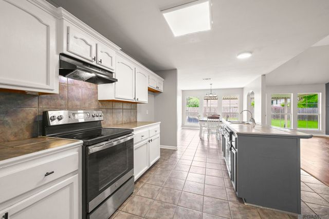 9911 Asheville Dr, Denham Springs, LA 70706