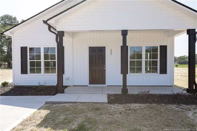 689 McLamb Road, Dunn, NC 28334