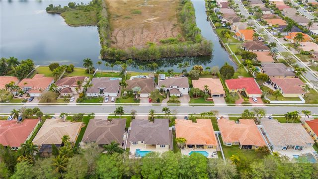 18801 SW 7th St, Pembroke Pines, FL 33029