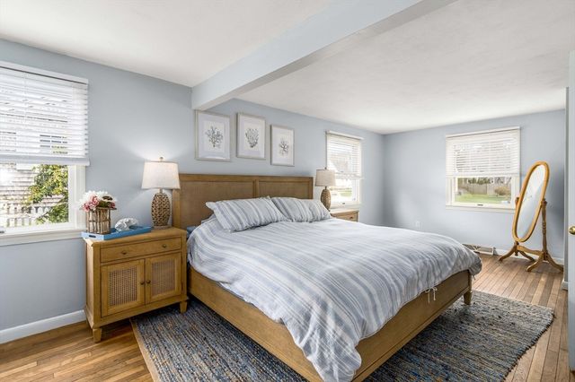 2 Montauk Street, Falmouth, MA 02536