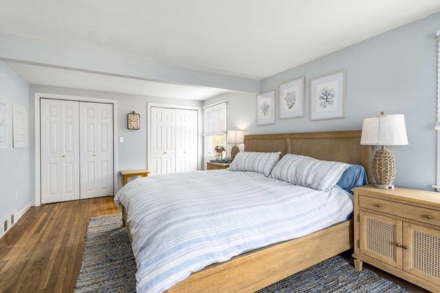 2 Montauk Street, Falmouth, MA 02536