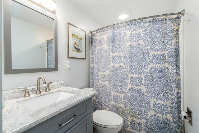 2 Montauk Street, Falmouth, MA 02536