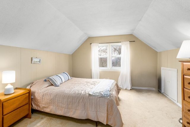 2 Montauk Street, Falmouth, MA 02536