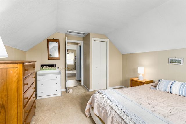 2 Montauk Street, Falmouth, MA 02536