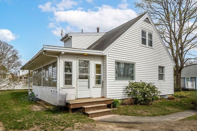 2 Montauk Street, Falmouth, MA 02536