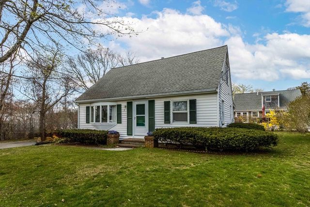 2 Montauk Street, Falmouth, MA 02536