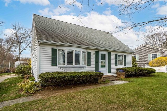 2 Montauk Street, Falmouth, MA 02536