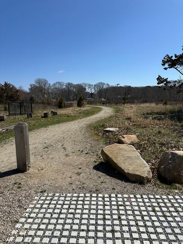 2 Montauk Street, Falmouth, MA 02536