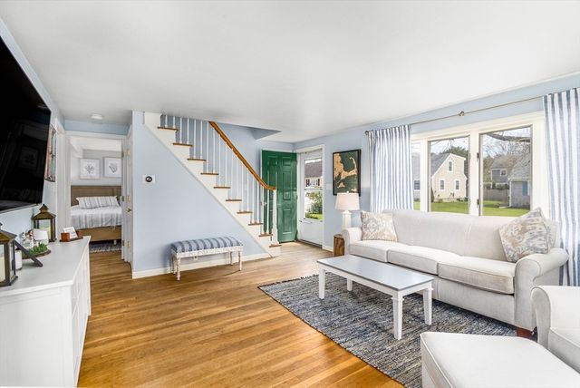 2 Montauk Street, Falmouth, MA 02536