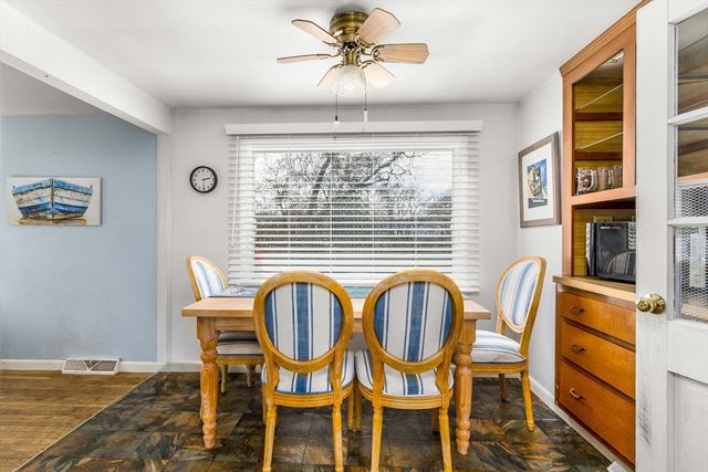 2 Montauk Street, Falmouth, MA 02536