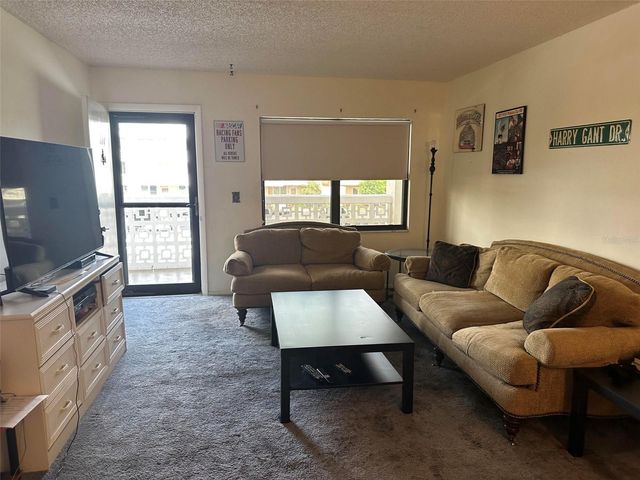 5090 BAY STREET NE 220, St Petersburg, FL 33703