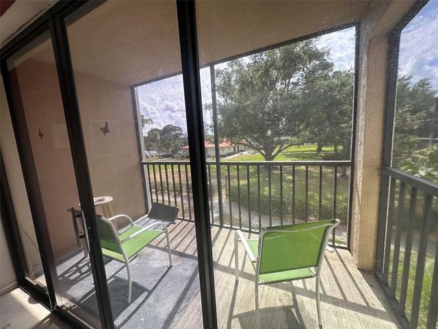 5090 BAY STREET NE 220, St Petersburg, FL 33703