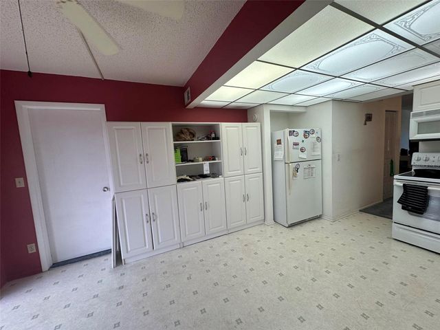 5090 BAY STREET NE 220, St Petersburg, FL 33703
