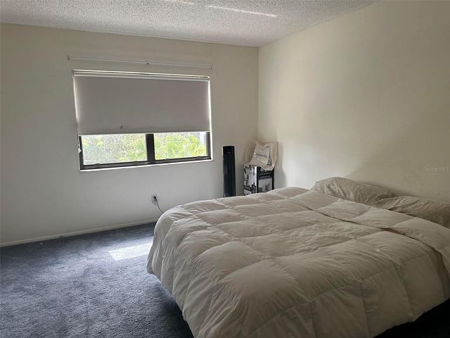 5090 BAY STREET NE 220, St Petersburg, FL 33703