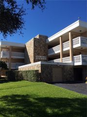 5090 BAY STREET NE 220, St Petersburg, FL 33703