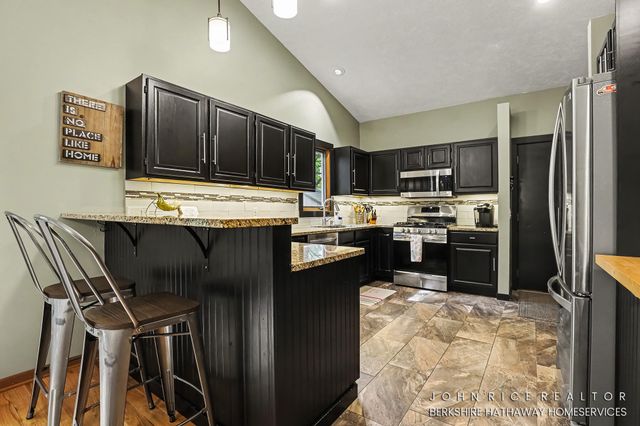 956 Spaulding Avenue SE, Ada, MI 49301