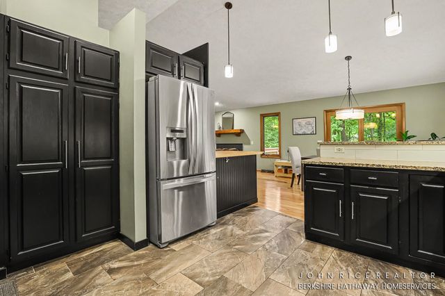 956 Spaulding Avenue SE, Ada, MI 49301