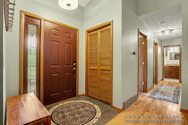 956 Spaulding Avenue SE, Ada, MI 49301