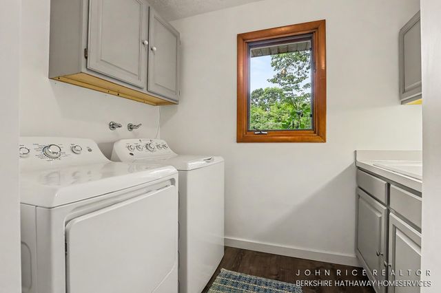 956 Spaulding Avenue SE, Ada, MI 49301