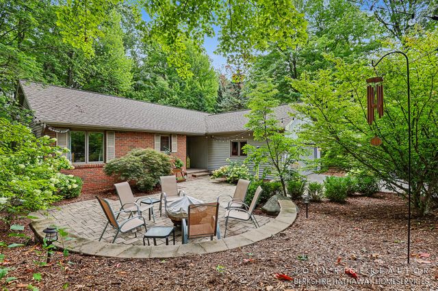 956 Spaulding Avenue SE, Ada, MI 49301
