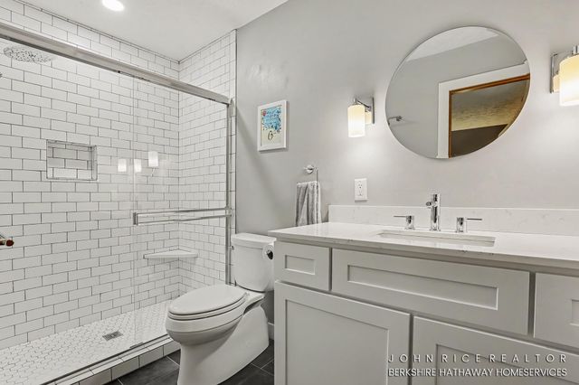 956 Spaulding Avenue SE, Ada, MI 49301