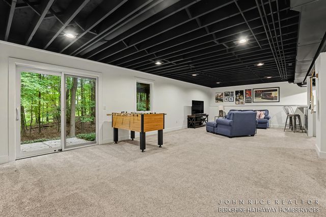 956 Spaulding Avenue SE, Ada, MI 49301