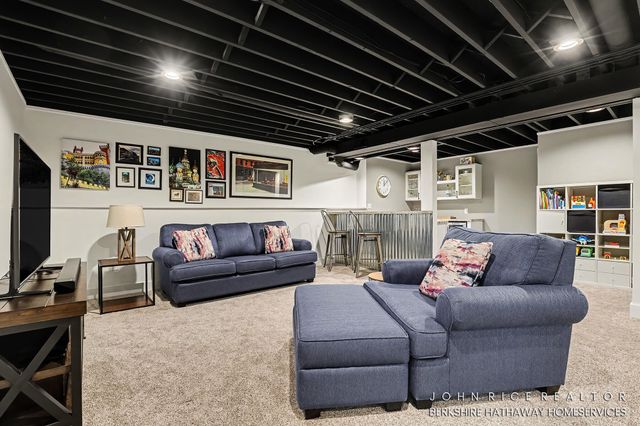 956 Spaulding Avenue SE, Ada, MI 49301