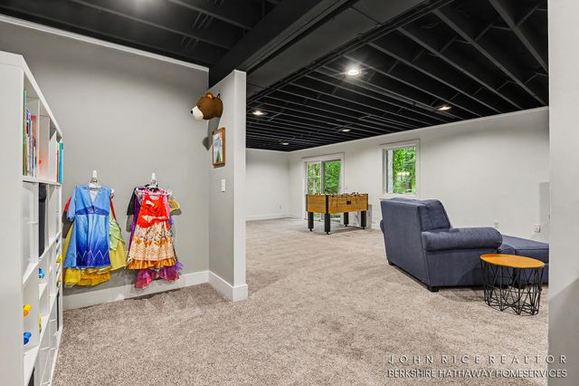 956 Spaulding Avenue SE, Ada, MI 49301