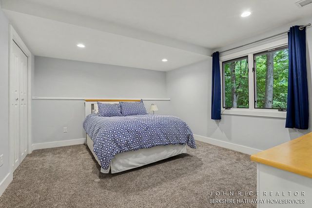 956 Spaulding Avenue SE, Ada, MI 49301