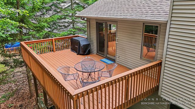 956 Spaulding Avenue SE, Ada, MI 49301