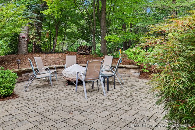 956 Spaulding Avenue SE, Ada, MI 49301