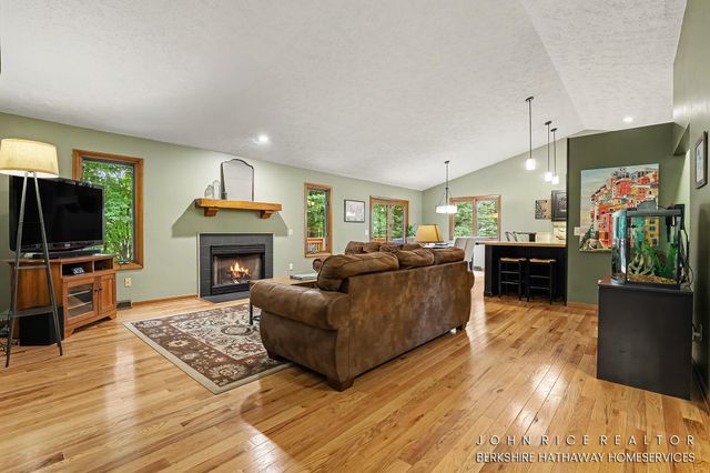 956 Spaulding Avenue SE, Ada, MI 49301