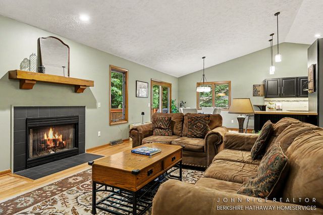 956 Spaulding Avenue SE, Ada, MI 49301