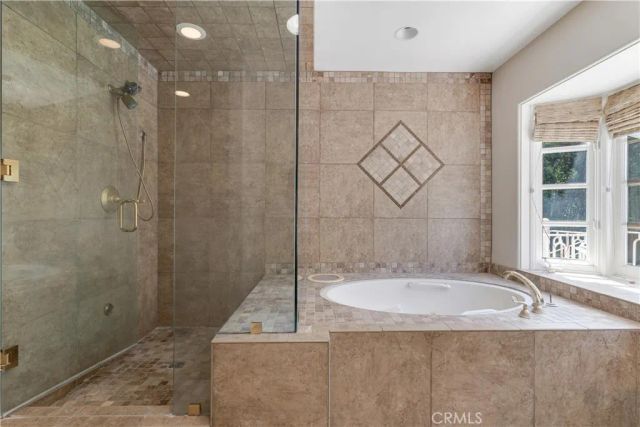 4525 Vista De Oro Avenue, Woodland Hills, CA 91364