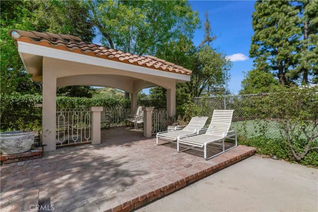 4525 Vista De Oro Avenue, Woodland Hills, CA 91364