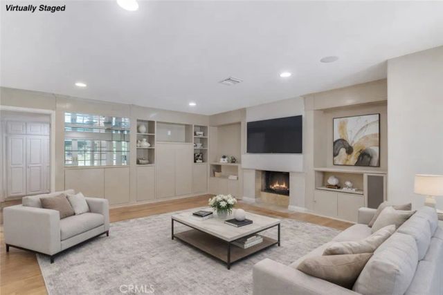 4525 Vista De Oro Avenue, Woodland Hills, CA 91364