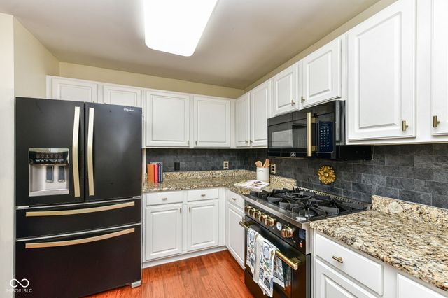 9216 Wadsworth Court, Fishers, IN 46037