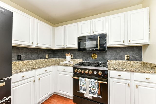 9216 Wadsworth Court, Fishers, IN 46037