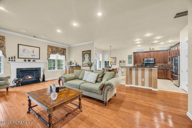 19 Torrey Pines Drive, Monroe, NJ 08831