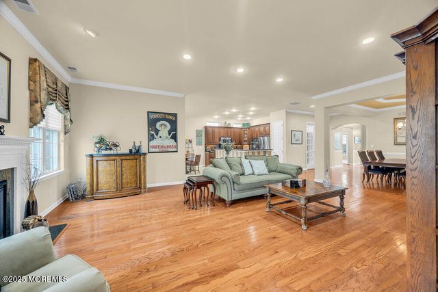 19 Torrey Pines Drive, Monroe, NJ 08831