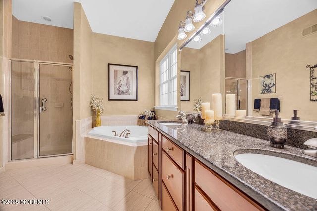 19 Torrey Pines Drive, Monroe, NJ 08831