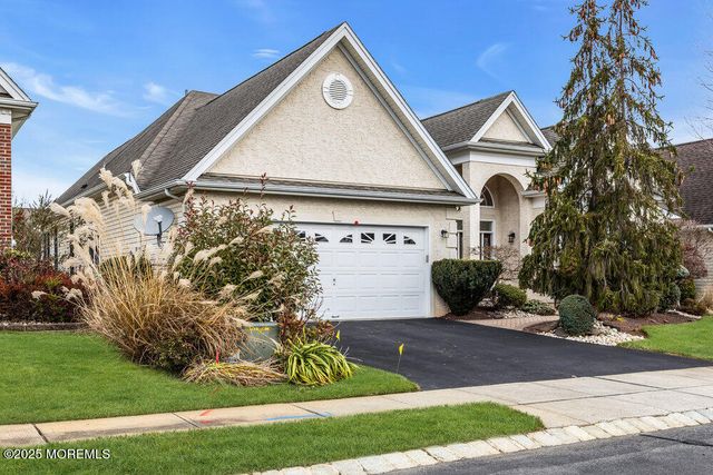 19 Torrey Pines Drive, Monroe, NJ 08831