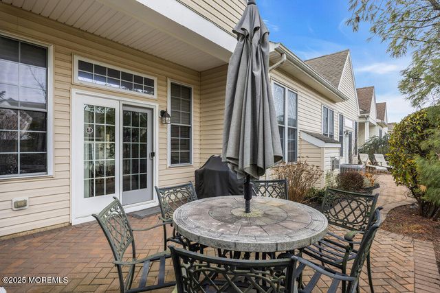 19 Torrey Pines Drive, Monroe, NJ 08831