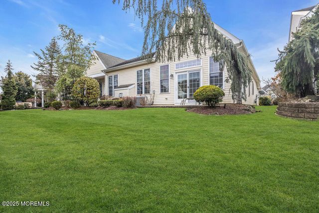 19 Torrey Pines Drive, Monroe, NJ 08831