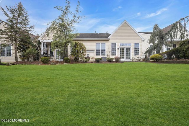 19 Torrey Pines Drive, Monroe, NJ 08831