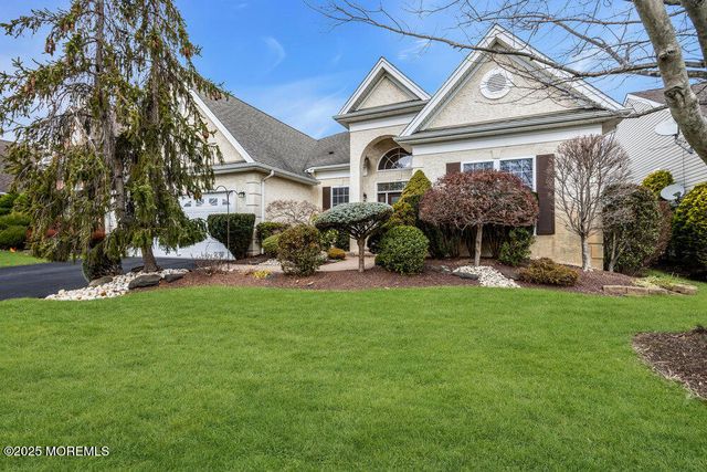 19 Torrey Pines Drive, Monroe, NJ 08831