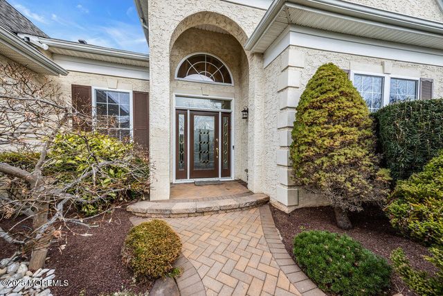 19 Torrey Pines Drive, Monroe, NJ 08831