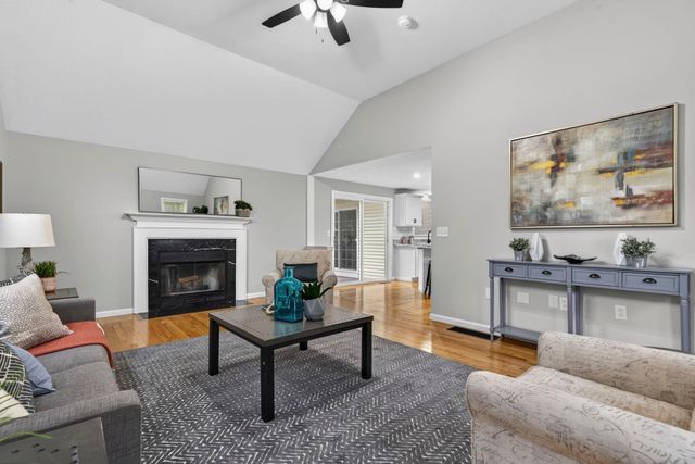 16 Horseshoe Ln, Clinton, MA 01510