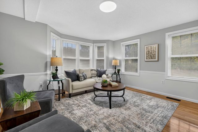 16 Horseshoe Ln, Clinton, MA 01510
